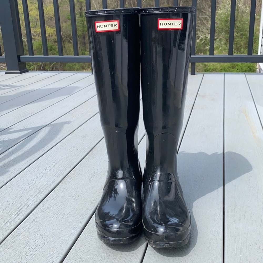 EUC Women’s Tall Hunter Black Gloss Rain Boot with Extendable Calf